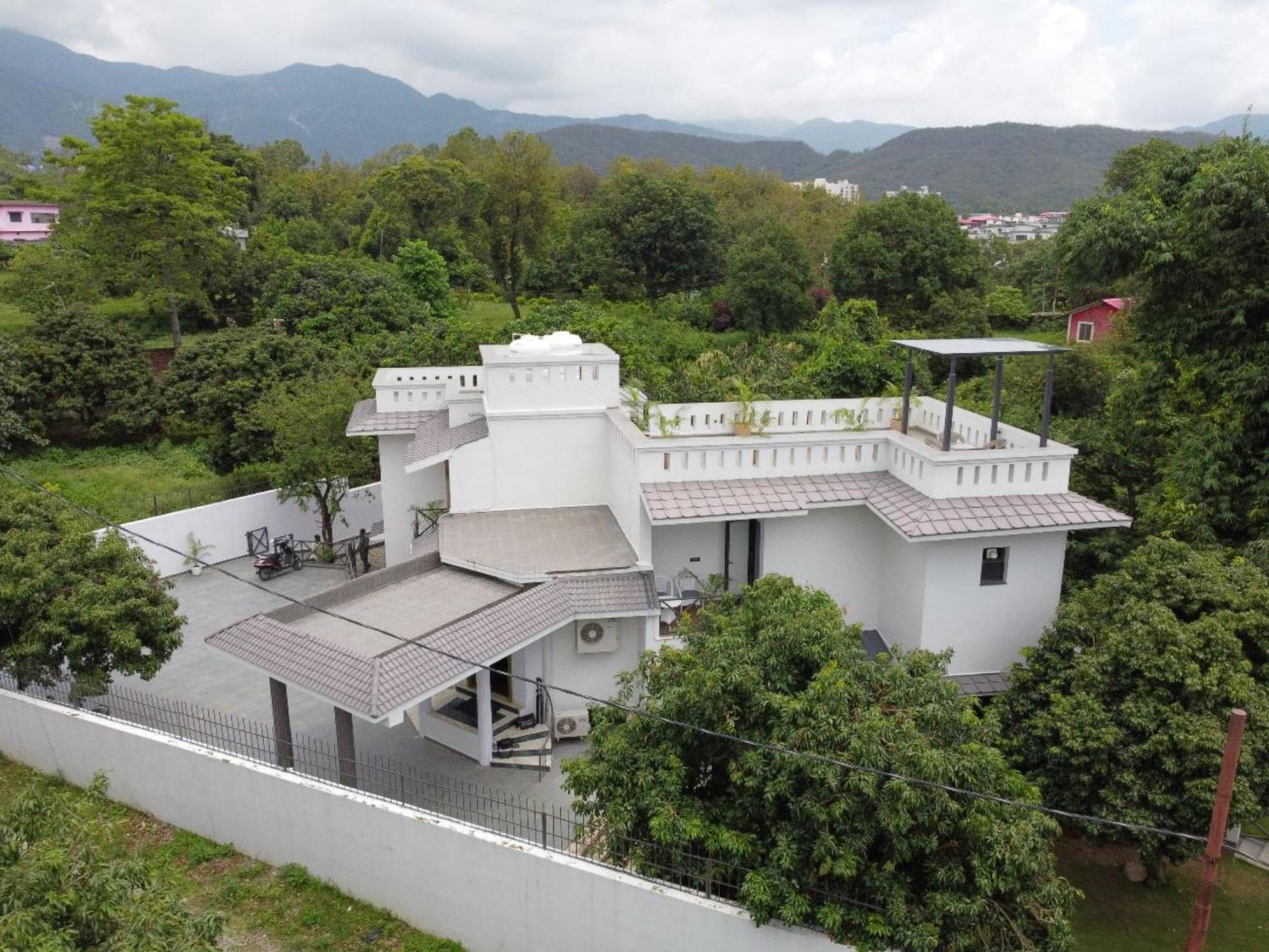 Villa Sierra Sky - Exquisite Elegant 4 Bedroom Villa Деградун Екстер'єр фото